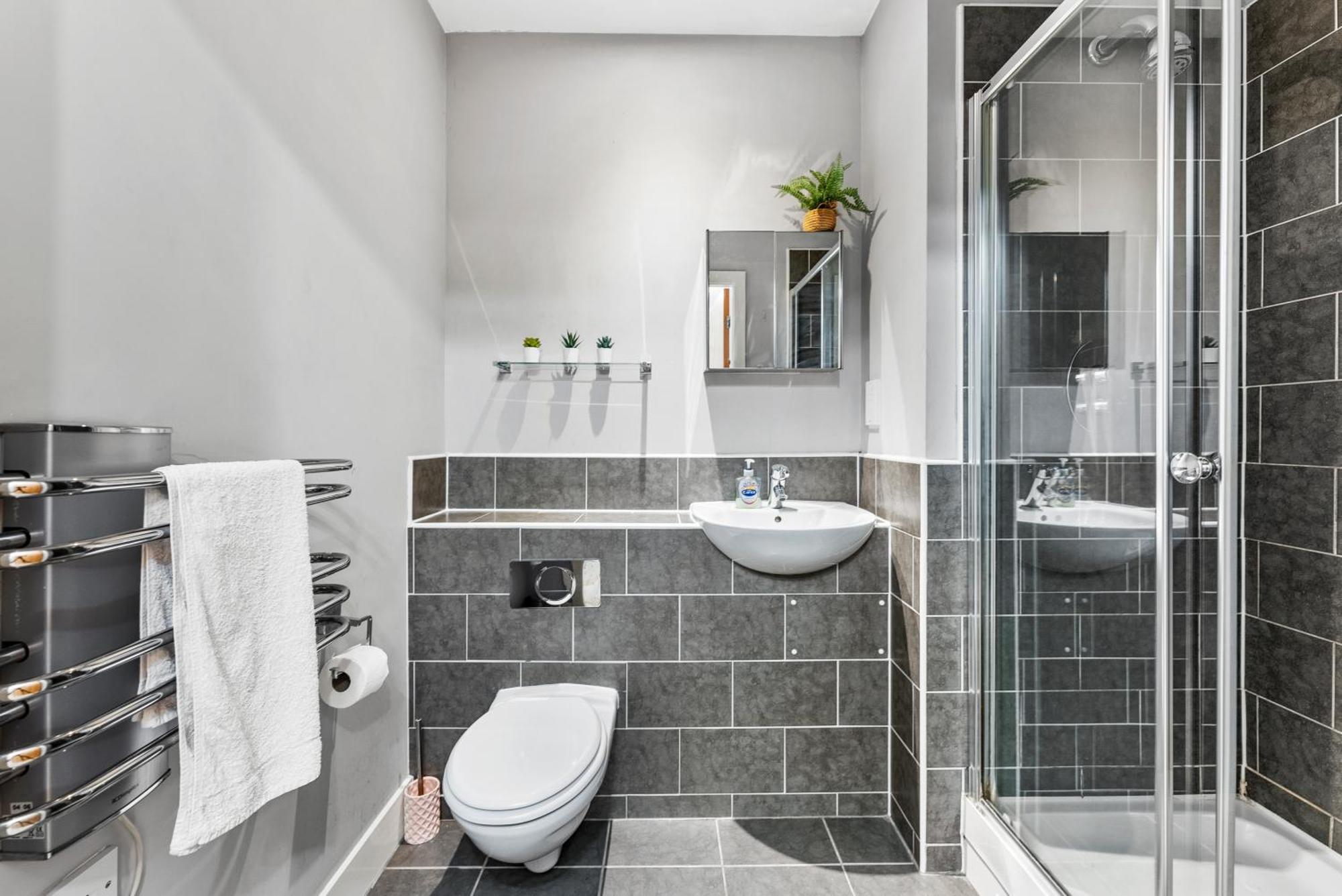 30 Percent Off! Lovely Yorkshire Duplex - Sleeps 6 - Netflix ดิวสเบอรี ภายนอก รูปภาพ