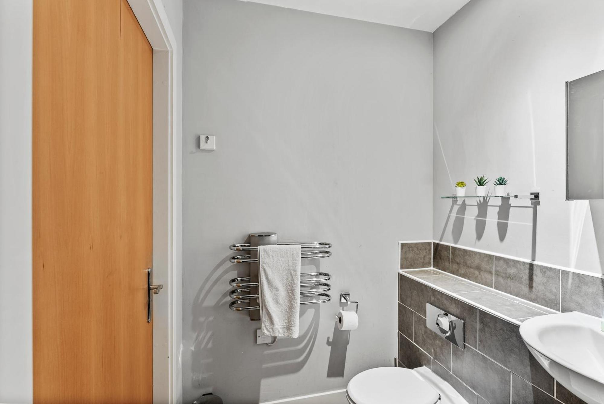 30 Percent Off! Lovely Yorkshire Duplex - Sleeps 6 - Netflix ดิวสเบอรี ภายนอก รูปภาพ